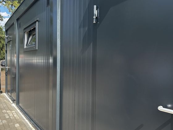 Servisné dvere v kontajnerovom module